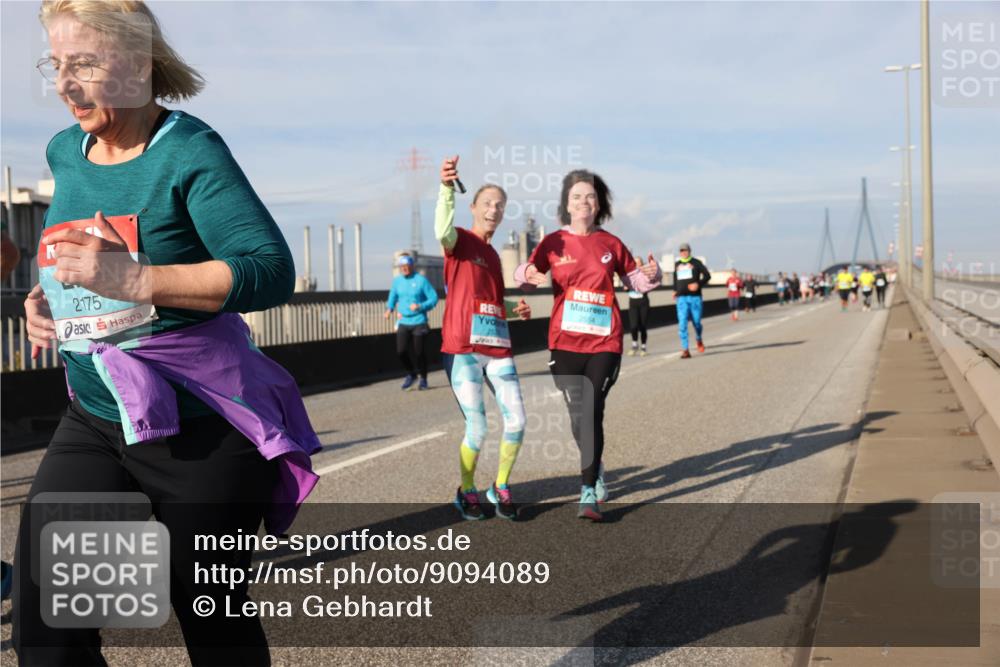 03.10.2025 - Köhlbrandbrückenlauf Lena Gebhardt http://msf.ph/oto/9094089 03.10.2025 10:09:05 Position 2 2175, 2554 meine-sportfotos.de