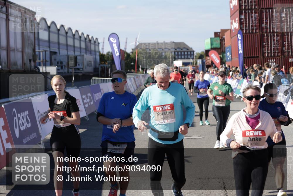 03.10.2025 - Köhlbrandbrückenlauf Jannik Wohlers http://msf.ph/oto/9094090 03.10.2025 13:20:28 Ziel 4269, 4385, 4570, 4571, 4591, 4672, 4739, 4790, 4859, 5082, 5144, 5160, 5208, 5543, 5631, 5672, 5790, 5850, 6035, 6136 meine-sportfotos.de
