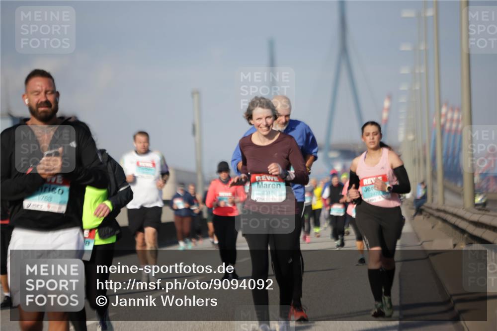 03.10.2025 - Köhlbrandbrückenlauf Jannik Wohlers http://msf.ph/oto/9094092 03.10.2025 10:12:35 Position 3 1763, 2316, 2470 meine-sportfotos.de