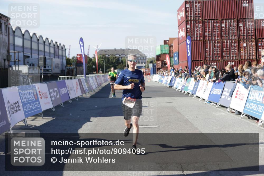 03.10.2025 - Köhlbrandbrückenlauf Jannik Wohlers http://msf.ph/oto/9094095 03.10.2025 12:54:38 Ziel 4060, 4106, 4209, 6621, 6683 meine-sportfotos.de