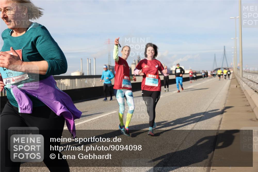 03.10.2025 - Köhlbrandbrückenlauf Lena Gebhardt http://msf.ph/oto/9094098 03.10.2025 10:09:05 Position 2 275, 2554 meine-sportfotos.de