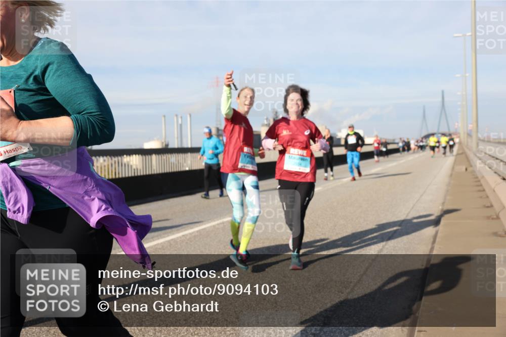 03.10.2025 - Köhlbrandbrückenlauf Lena Gebhardt http://msf.ph/oto/9094103 03.10.2025 10:09:05 Position 2  meine-sportfotos.de