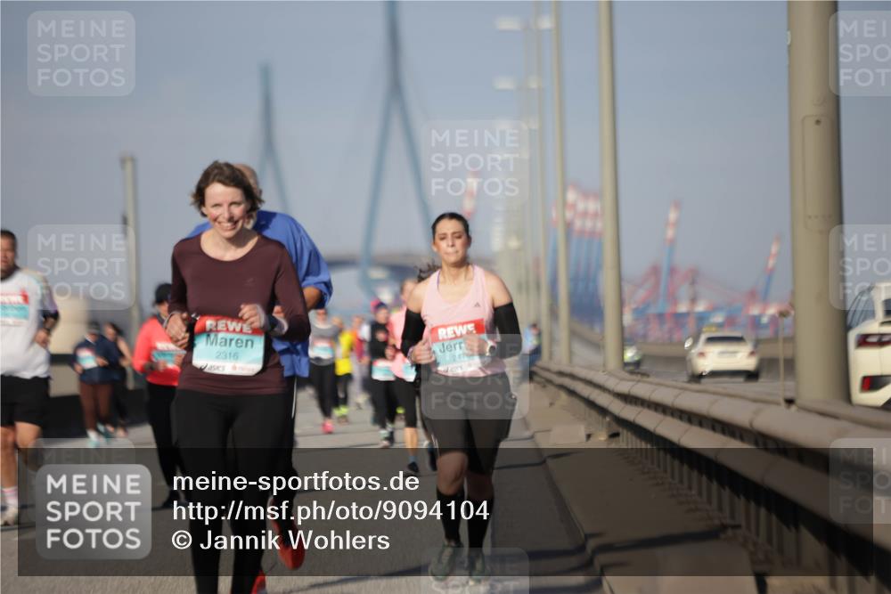 03.10.2025 - Köhlbrandbrückenlauf Jannik Wohlers http://msf.ph/oto/9094104 03.10.2025 10:12:36 Position 3 2316, 2476 meine-sportfotos.de