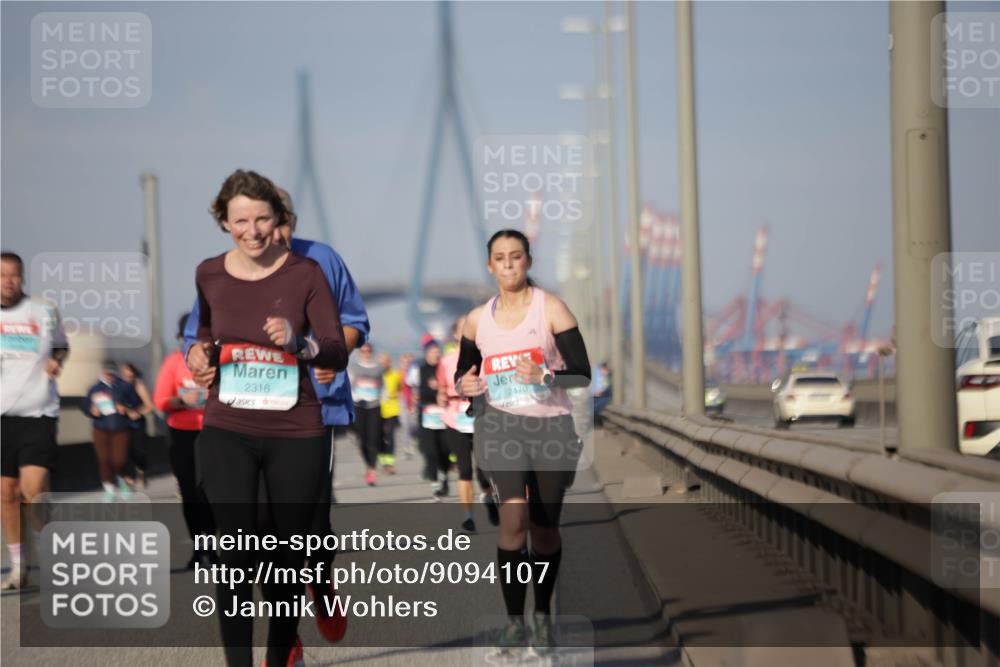 03.10.2025 - Köhlbrandbrückenlauf Jannik Wohlers http://msf.ph/oto/9094107 03.10.2025 10:12:36 Position 3 2316, 2470 meine-sportfotos.de
