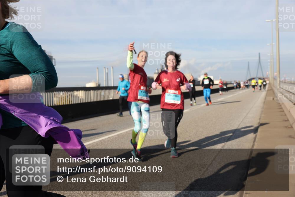 03.10.2025 - Köhlbrandbrückenlauf Lena Gebhardt http://msf.ph/oto/9094109 03.10.2025 10:09:05 Position 2  meine-sportfotos.de