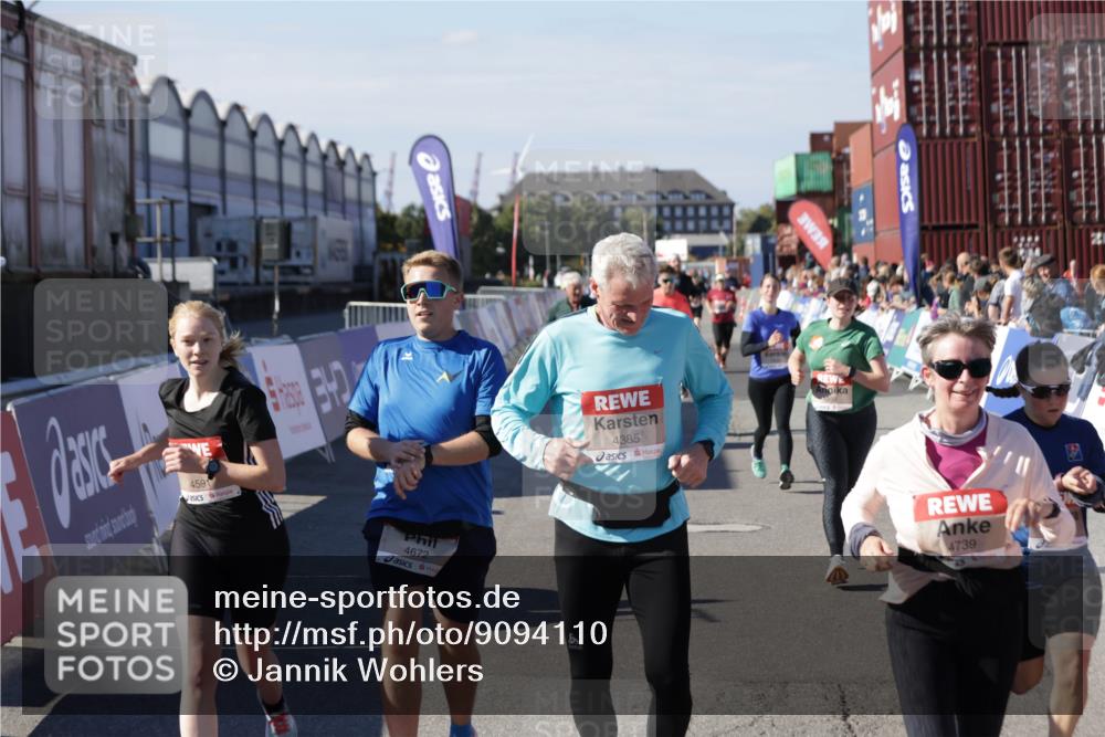 03.10.2025 - Köhlbrandbrückenlauf Jannik Wohlers http://msf.ph/oto/9094110 03.10.2025 13:20:28 Ziel 4269, 4385, 4570, 4571, 4591, 4672, 4739, 4790, 4859, 5082, 5144, 5160, 5208, 5543, 5631, 5672, 5790, 5850, 6035, 6136 meine-sportfotos.de