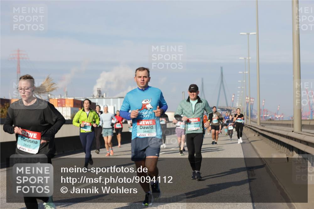 03.10.2025 - Köhlbrandbrückenlauf Jannik Wohlers http://msf.ph/oto/9094112 03.10.2025 10:00:58 Position 3 2641, 3446, 1794 meine-sportfotos.de