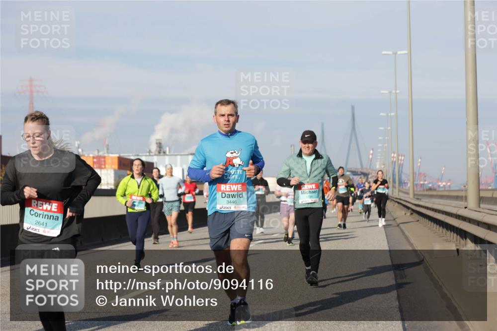 03.10.2025 - Köhlbrandbrückenlauf Jannik Wohlers http://msf.ph/oto/9094116 03.10.2025 10:00:58 Position 3 2641, 3446, 1794 meine-sportfotos.de