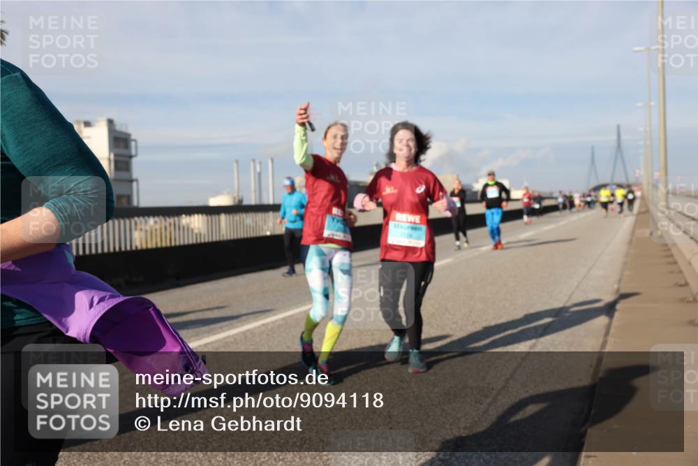 03.10.2025 - Köhlbrandbrückenlauf Lena Gebhardt http://msf.ph/oto/9094118 03.10.2025 10:09:05 Position 2  meine-sportfotos.de