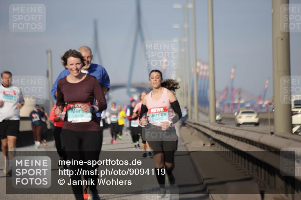 03.10.2025 - Köhlbrandbrückenlauf Jannik Wohlers http://msf.ph/oto/9094119 03.10.2025 10:12:36 Position 3 2316, 2470 meine-sportfotos.de