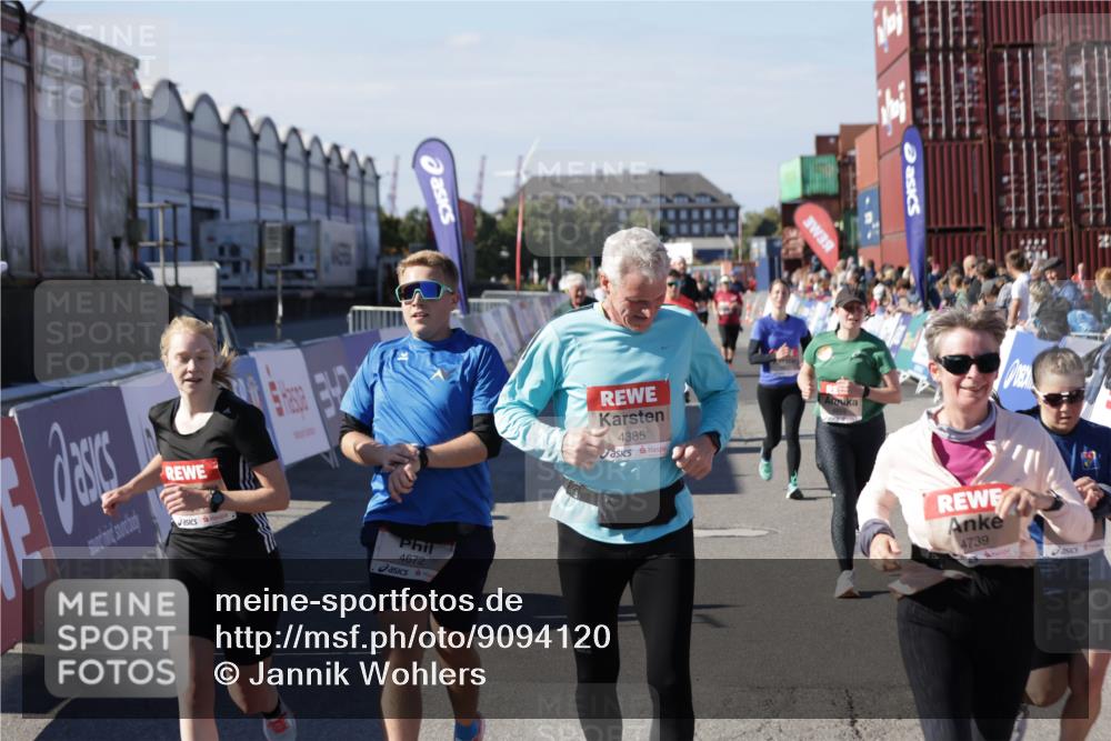 03.10.2025 - Köhlbrandbrückenlauf Jannik Wohlers http://msf.ph/oto/9094120 03.10.2025 13:20:28 Ziel 4269, 4385, 4570, 4571, 4591, 4672, 4739, 4790, 4859, 5082, 5144, 5160, 5208, 5543, 5631, 5672, 5790, 5850, 6035, 6136 meine-sportfotos.de