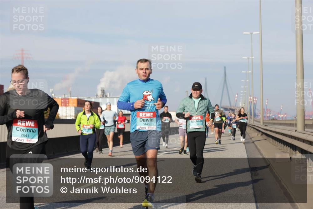 03.10.2025 - Köhlbrandbrückenlauf Jannik Wohlers http://msf.ph/oto/9094122 03.10.2025 10:00:58 Position 3 2641, 3446, 1794 meine-sportfotos.de