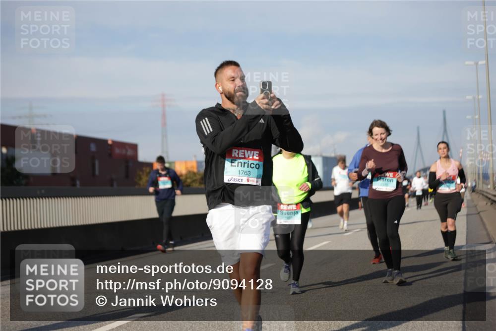 03.10.2025 - Köhlbrandbrückenlauf Jannik Wohlers http://msf.ph/oto/9094128 03.10.2025 10:12:39 Position 3 1763, 1991, 2316 meine-sportfotos.de