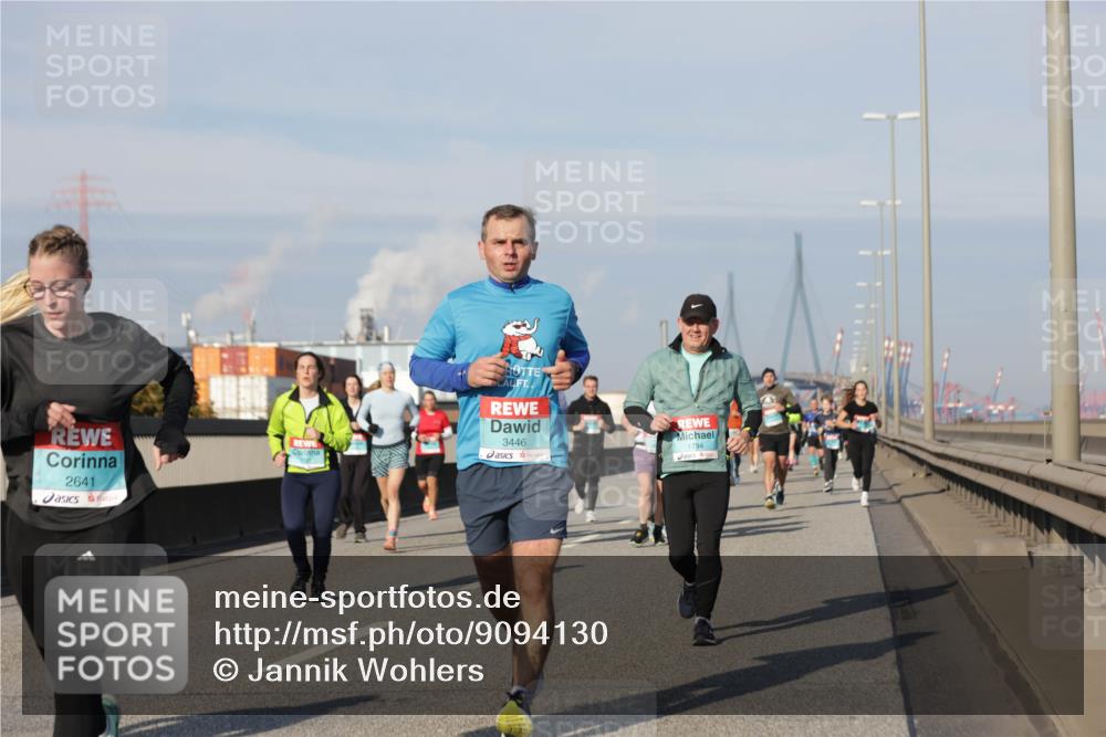 03.10.2025 - Köhlbrandbrückenlauf Jannik Wohlers http://msf.ph/oto/9094130 03.10.2025 10:00:58 Position 3 2641, 3446, 1794 meine-sportfotos.de