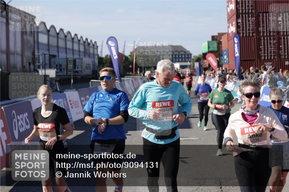 03.10.2025 - Köhlbrandbrückenlauf Jannik Wohlers http://msf.ph/oto/9094131 03.10.2025 13:20:28 Ziel 4269, 4385, 4570, 4571, 4591, 4672, 4739, 4790, 4859, 5082, 5144, 5160, 5208, 5543, 5631, 5672, 5790, 5850, 6035, 6136 meine-sportfotos.de