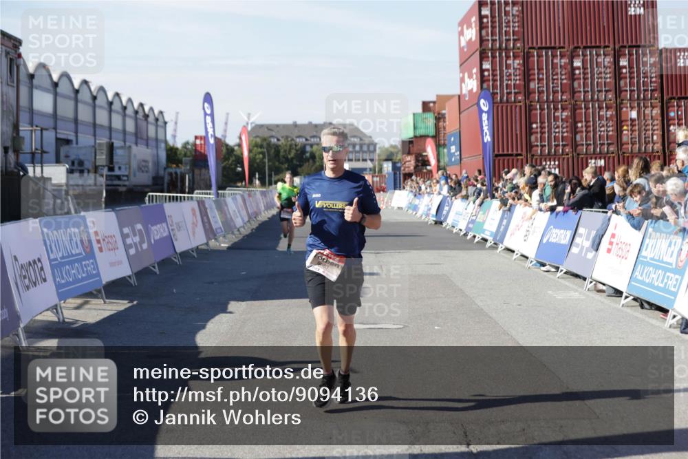 03.10.2025 - Köhlbrandbrückenlauf Jannik Wohlers http://msf.ph/oto/9094136 03.10.2025 12:54:39 Ziel 4060, 4106, 4209, 6621, 6683 meine-sportfotos.de