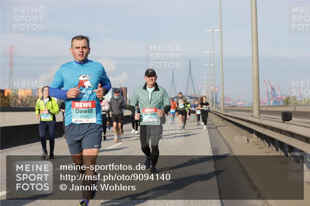 03.10.2025 - Köhlbrandbrückenlauf Jannik Wohlers http://msf.ph/oto/9094140 03.10.2025 10:00:59 Position 3 3446, 1794 meine-sportfotos.de