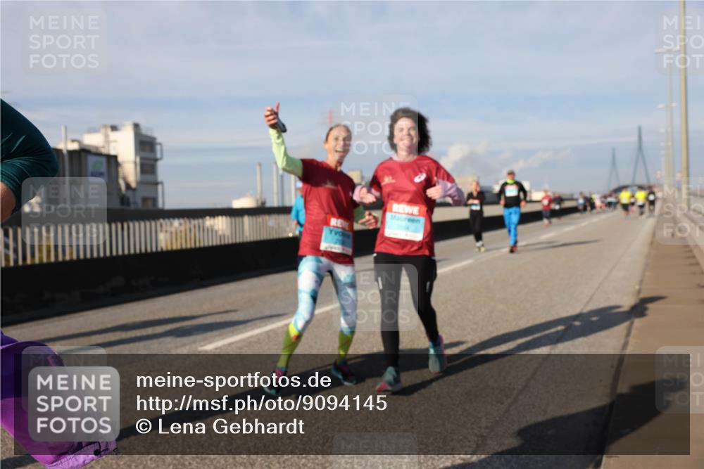 03.10.2025 - Köhlbrandbrückenlauf Lena Gebhardt http://msf.ph/oto/9094145 03.10.2025 10:09:05 Position 2  meine-sportfotos.de