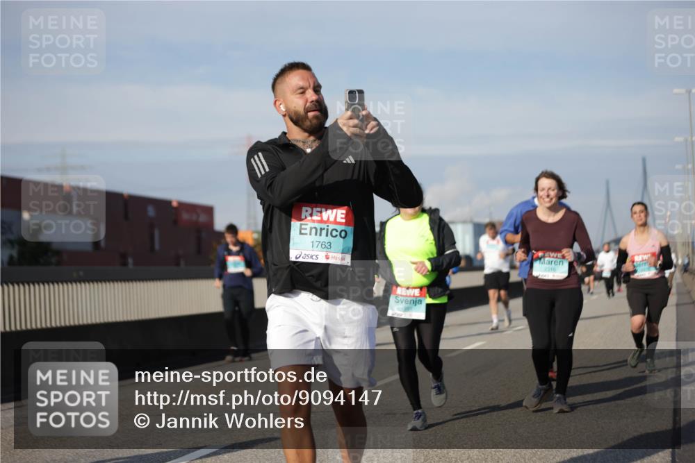 03.10.2025 - Köhlbrandbrückenlauf Jannik Wohlers http://msf.ph/oto/9094147 03.10.2025 10:12:39 Position 3 1763, 2316 meine-sportfotos.de