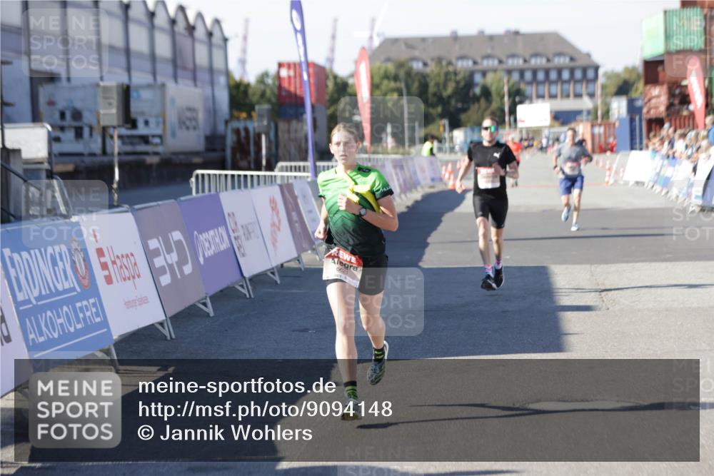 03.10.2025 - Köhlbrandbrückenlauf Jannik Wohlers http://msf.ph/oto/9094148 03.10.2025 12:54:42 Ziel 4060, 4079, 4106, 4209, 6621, 6683 meine-sportfotos.de