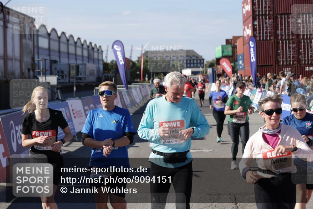 03.10.2025 - Köhlbrandbrückenlauf Jannik Wohlers http://msf.ph/oto/9094151 03.10.2025 13:20:28 Ziel 4269, 4385, 4570, 4571, 4591, 4672, 4739, 4790, 4859, 5082, 5144, 5160, 5208, 5543, 5631, 5672, 5790, 5850, 6035, 6136 meine-sportfotos.de