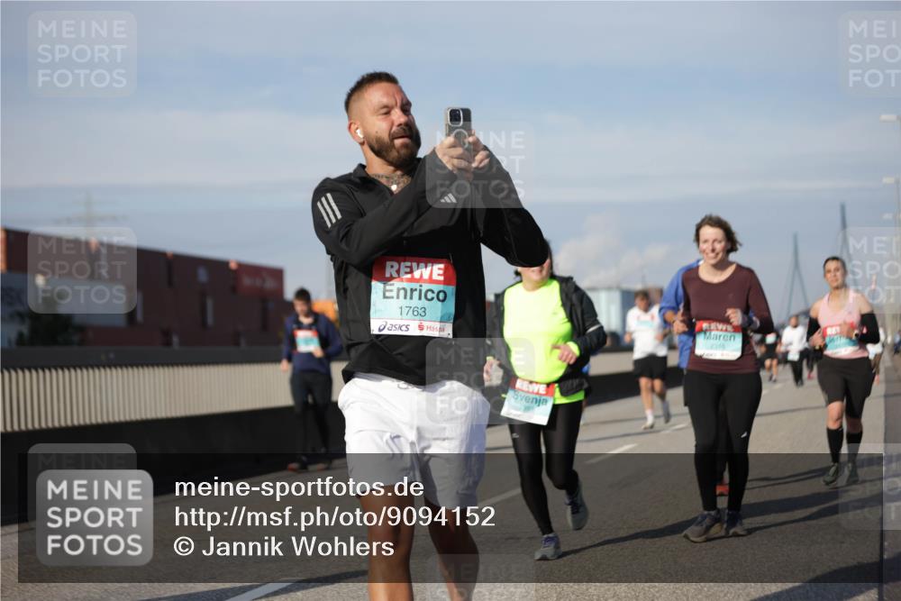 03.10.2025 - Köhlbrandbrückenlauf Jannik Wohlers http://msf.ph/oto/9094152 03.10.2025 10:12:39 Position 3 1763, 2316 meine-sportfotos.de