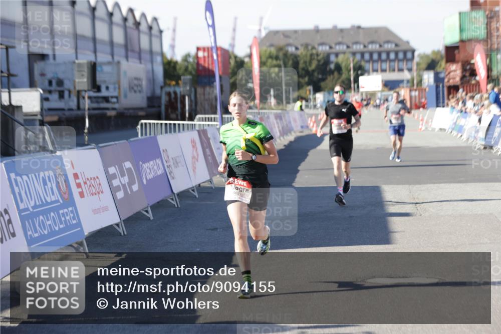 03.10.2025 - Köhlbrandbrückenlauf Jannik Wohlers http://msf.ph/oto/9094155 03.10.2025 12:54:42 Ziel 4060, 4079, 4106, 4209, 6621, 6683 meine-sportfotos.de