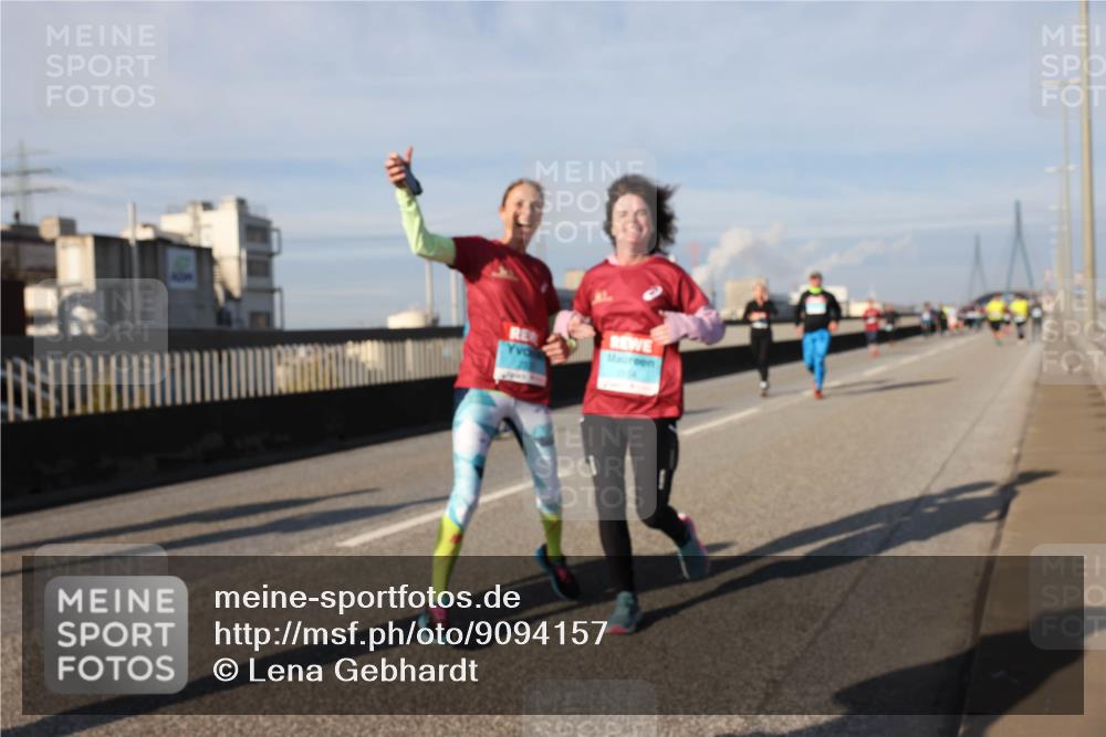 03.10.2025 - Köhlbrandbrückenlauf Lena Gebhardt http://msf.ph/oto/9094157 03.10.2025 10:09:05 Position 2  meine-sportfotos.de