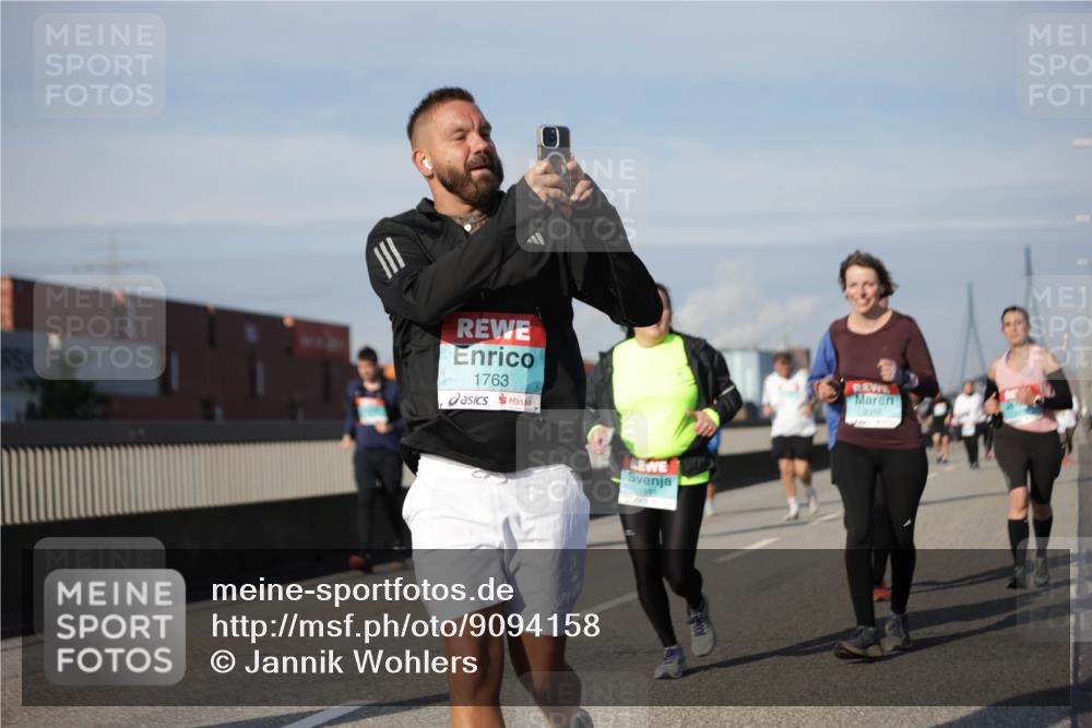 03.10.2025 - Köhlbrandbrückenlauf Jannik Wohlers http://msf.ph/oto/9094158 03.10.2025 10:12:39 Position 3 1763, 2316 meine-sportfotos.de