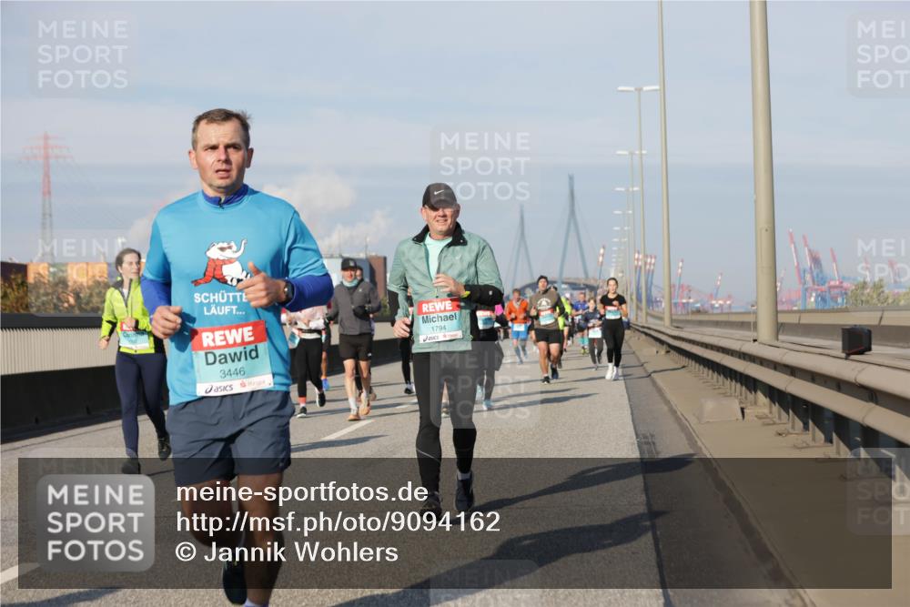 03.10.2025 - Köhlbrandbrückenlauf Jannik Wohlers http://msf.ph/oto/9094162 03.10.2025 10:00:59 Position 3 3446, 1794 meine-sportfotos.de