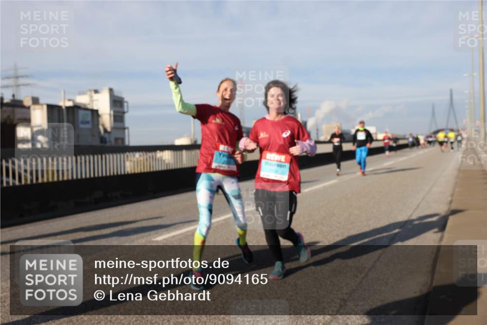 03.10.2025 - Köhlbrandbrückenlauf Lena Gebhardt http://msf.ph/oto/9094165 03.10.2025 10:09:05 Position 2  meine-sportfotos.de