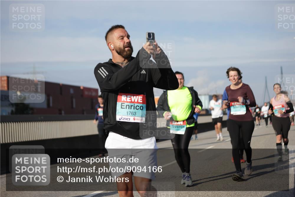 03.10.2025 - Köhlbrandbrückenlauf Jannik Wohlers http://msf.ph/oto/9094166 03.10.2025 10:12:39 Position 3 1763, 2316 meine-sportfotos.de