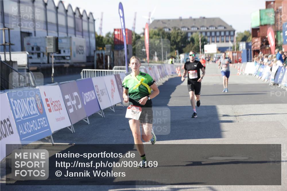 03.10.2025 - Köhlbrandbrückenlauf Jannik Wohlers http://msf.ph/oto/9094169 03.10.2025 12:54:42 Ziel 4060, 4079, 4106, 4209, 6621, 6683 meine-sportfotos.de
