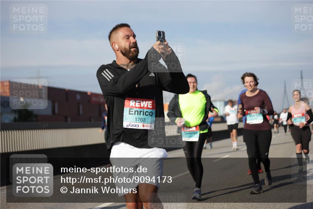 03.10.2025 - Köhlbrandbrückenlauf Jannik Wohlers http://msf.ph/oto/9094173 03.10.2025 10:12:39 Position 3 1763, 2316 meine-sportfotos.de