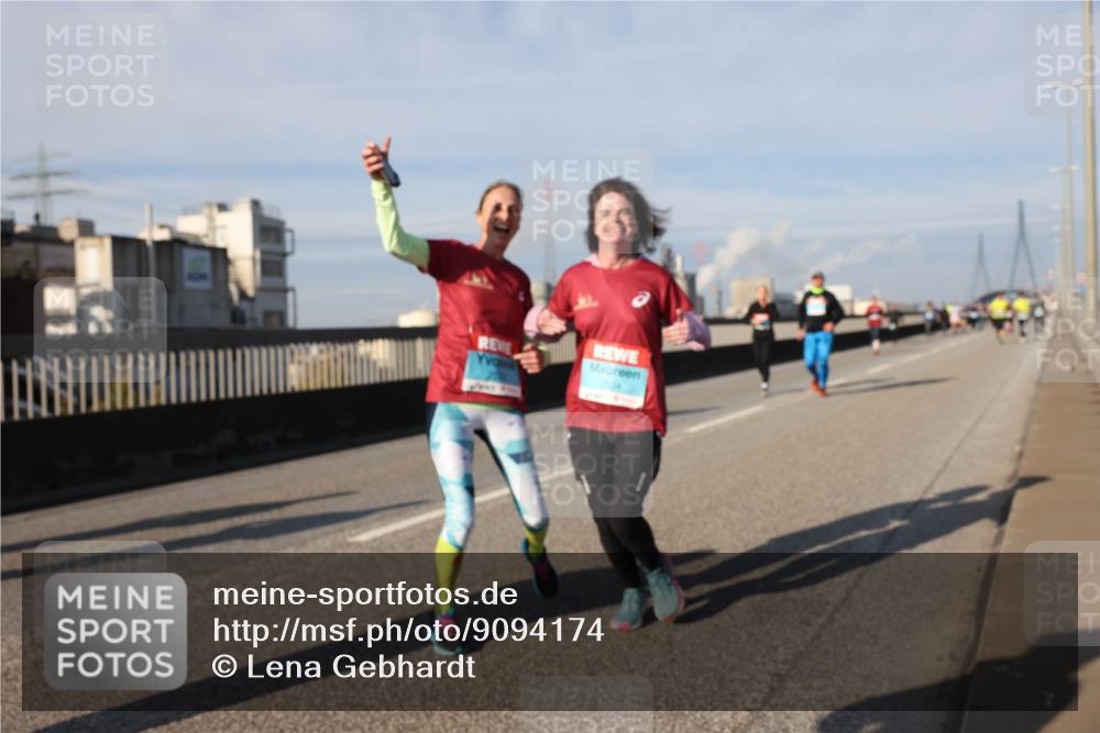 03.10.2025 - Köhlbrandbrückenlauf Lena Gebhardt http://msf.ph/oto/9094174 03.10.2025 10:09:05 Position 2  meine-sportfotos.de