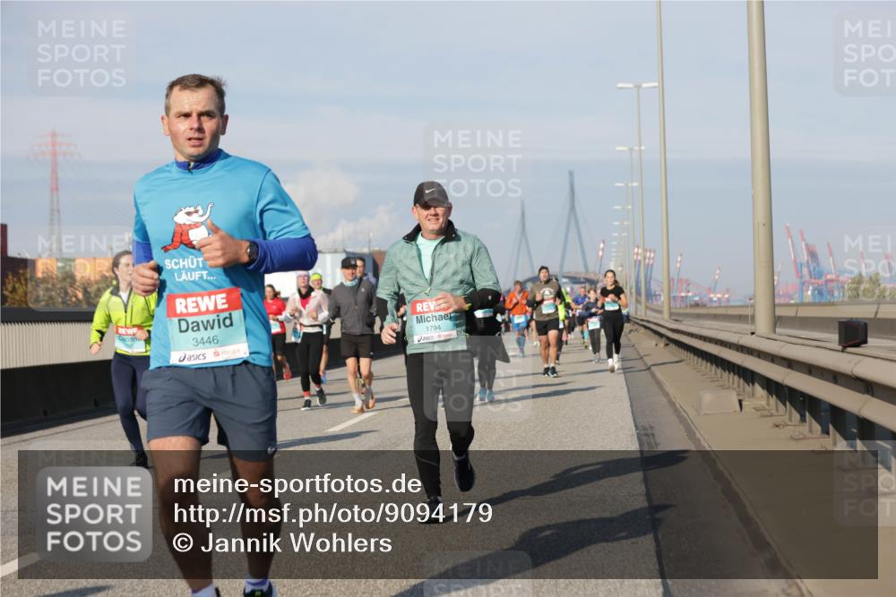 03.10.2025 - Köhlbrandbrückenlauf Jannik Wohlers http://msf.ph/oto/9094179 03.10.2025 10:00:59 Position 3 3446, 1794 meine-sportfotos.de
