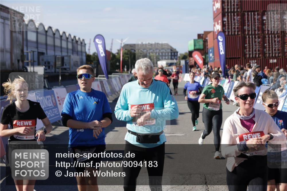 03.10.2025 - Köhlbrandbrückenlauf Jannik Wohlers http://msf.ph/oto/9094183 03.10.2025 13:20:29 Ziel 4269, 4385, 4570, 4571, 4591, 4672, 4739, 4790, 4859, 5082, 5144, 5160, 5208, 5543, 5631, 5790, 6035 meine-sportfotos.de