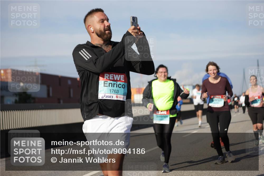 03.10.2025 - Köhlbrandbrückenlauf Jannik Wohlers http://msf.ph/oto/9094186 03.10.2025 10:12:39 Position 3 1763, 1991, 2016 meine-sportfotos.de