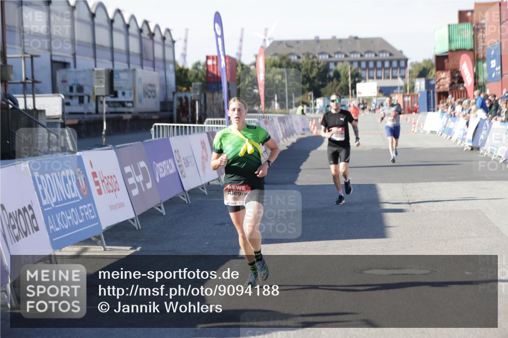03.10.2025 - Köhlbrandbrückenlauf Jannik Wohlers http://msf.ph/oto/9094188 03.10.2025 12:54:43 Ziel 4079, 4106, 4209, 6621, 6683 meine-sportfotos.de