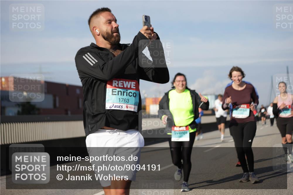 03.10.2025 - Köhlbrandbrückenlauf Jannik Wohlers http://msf.ph/oto/9094191 03.10.2025 10:12:39 Position 3 1763 meine-sportfotos.de