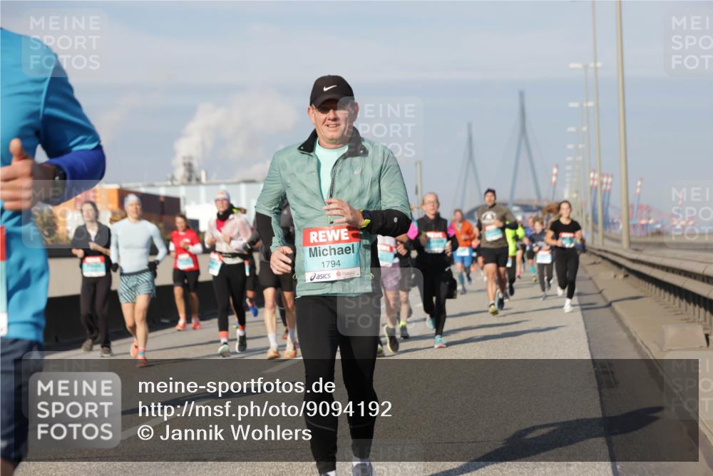 03.10.2025 - Köhlbrandbrückenlauf Jannik Wohlers http://msf.ph/oto/9094192 03.10.2025 10:00:59 Position 3 1794 meine-sportfotos.de