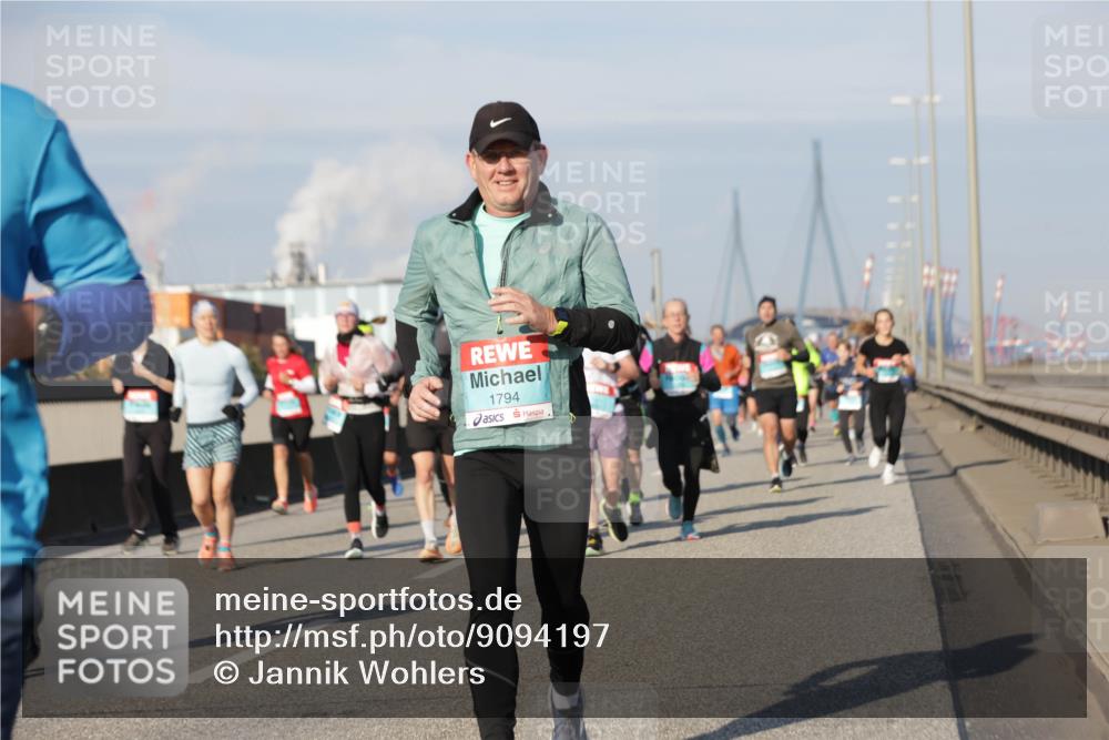 03.10.2025 - Köhlbrandbrückenlauf Jannik Wohlers http://msf.ph/oto/9094197 03.10.2025 10:01:00 Position 3 1794 meine-sportfotos.de