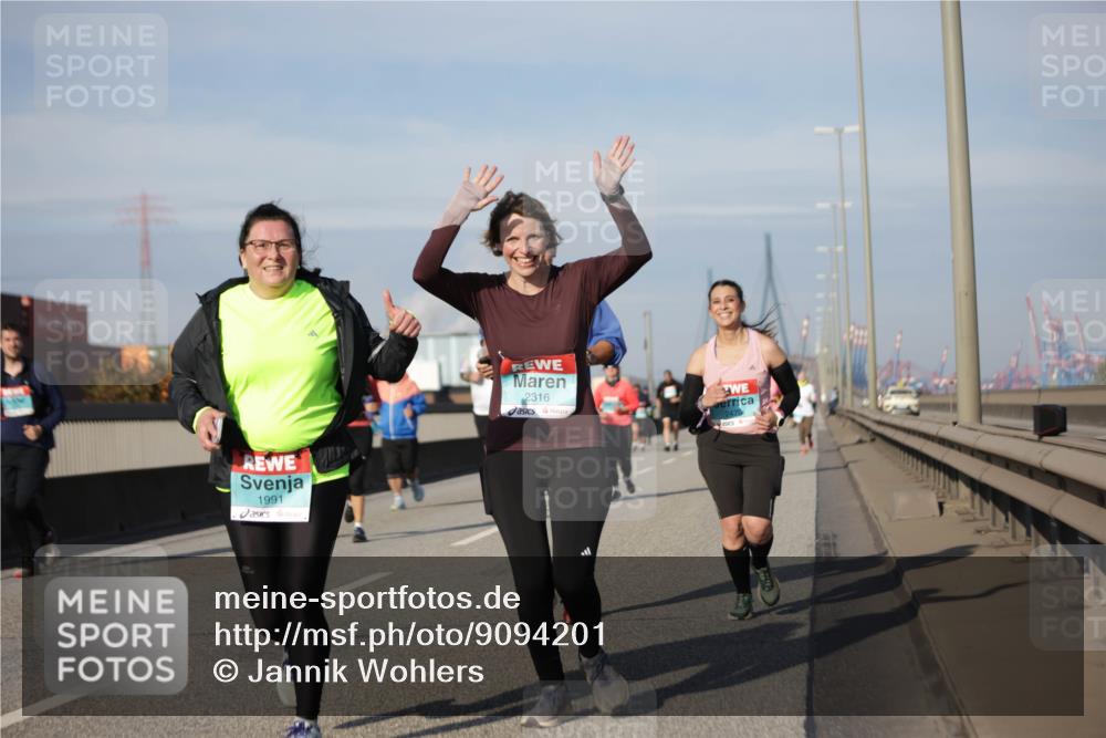 03.10.2025 - Köhlbrandbrückenlauf Jannik Wohlers http://msf.ph/oto/9094201 03.10.2025 10:12:40 Position 3 1991, 2316, 2470 meine-sportfotos.de