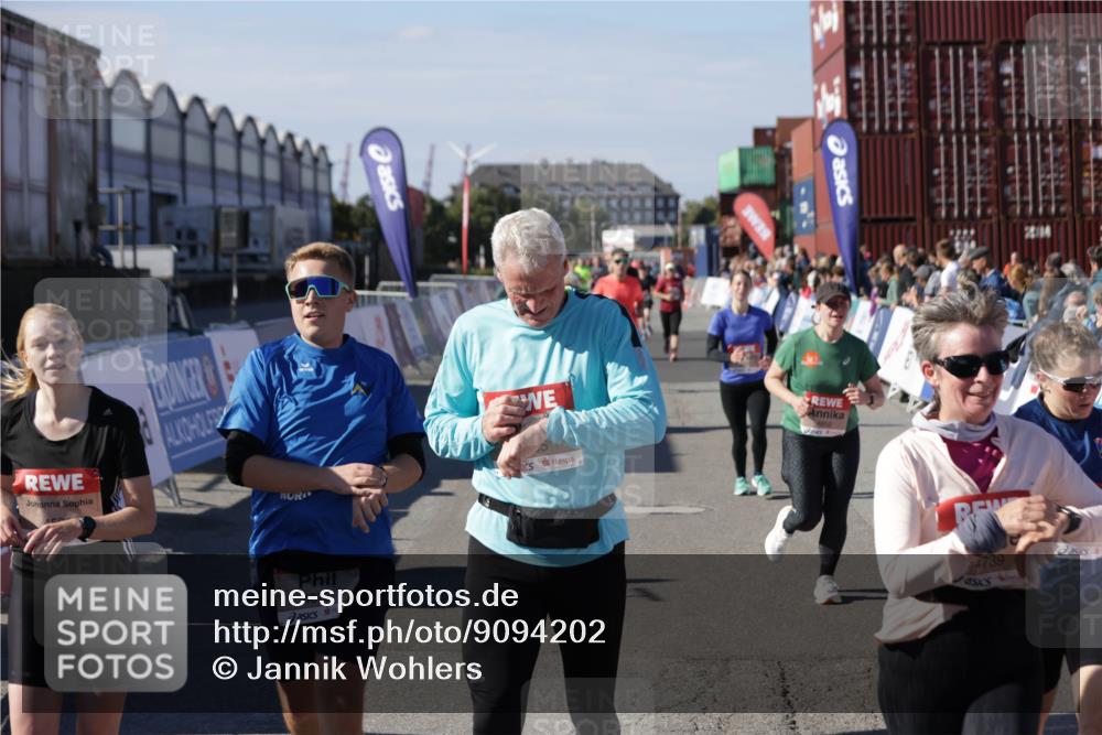 03.10.2025 - Köhlbrandbrückenlauf Jannik Wohlers http://msf.ph/oto/9094202 03.10.2025 13:20:29 Ziel 4269, 4385, 4570, 4571, 4591, 4672, 4739, 4790, 4859, 5082, 5144, 5160, 5208, 5543, 5631, 5790, 6035 meine-sportfotos.de