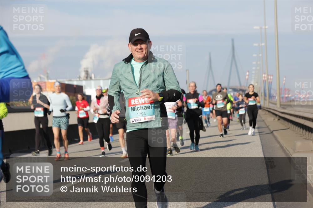 03.10.2025 - Köhlbrandbrückenlauf Jannik Wohlers http://msf.ph/oto/9094203 03.10.2025 10:01:00 Position 3 1794 meine-sportfotos.de