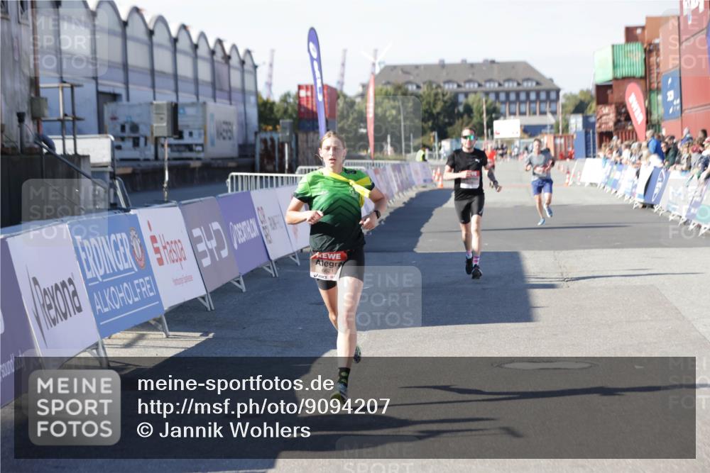 03.10.2025 - Köhlbrandbrückenlauf Jannik Wohlers http://msf.ph/oto/9094207 03.10.2025 12:54:43 Ziel 4079, 4106, 4209, 6621, 6683 meine-sportfotos.de