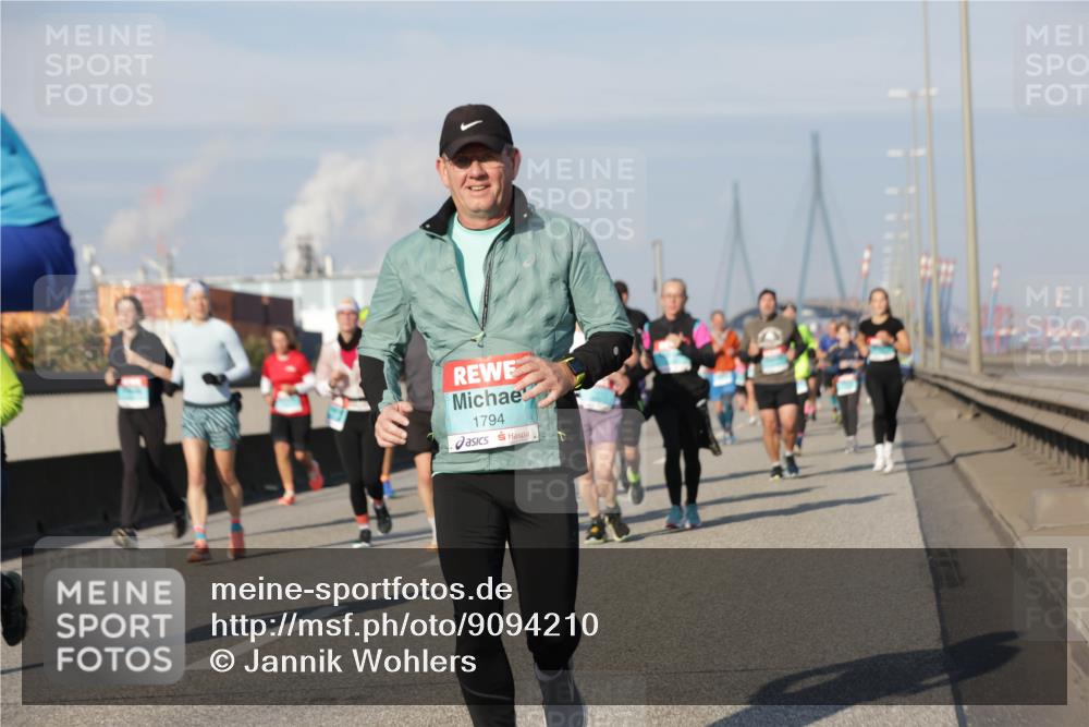 03.10.2025 - Köhlbrandbrückenlauf Jannik Wohlers http://msf.ph/oto/9094210 03.10.2025 10:01:00 Position 3 1794 meine-sportfotos.de