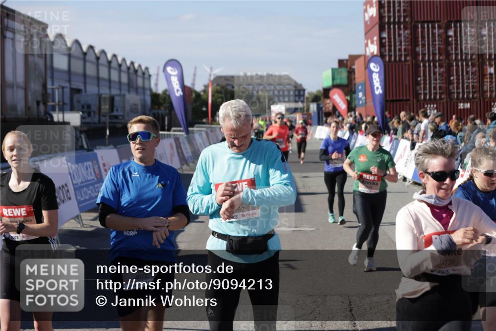 03.10.2025 - Köhlbrandbrückenlauf Jannik Wohlers http://msf.ph/oto/9094213 03.10.2025 13:20:29 Ziel 4269, 4385, 4570, 4571, 4591, 4672, 4739, 4790, 4859, 5082, 5144, 5160, 5208, 5543, 5631, 5790, 6035 meine-sportfotos.de