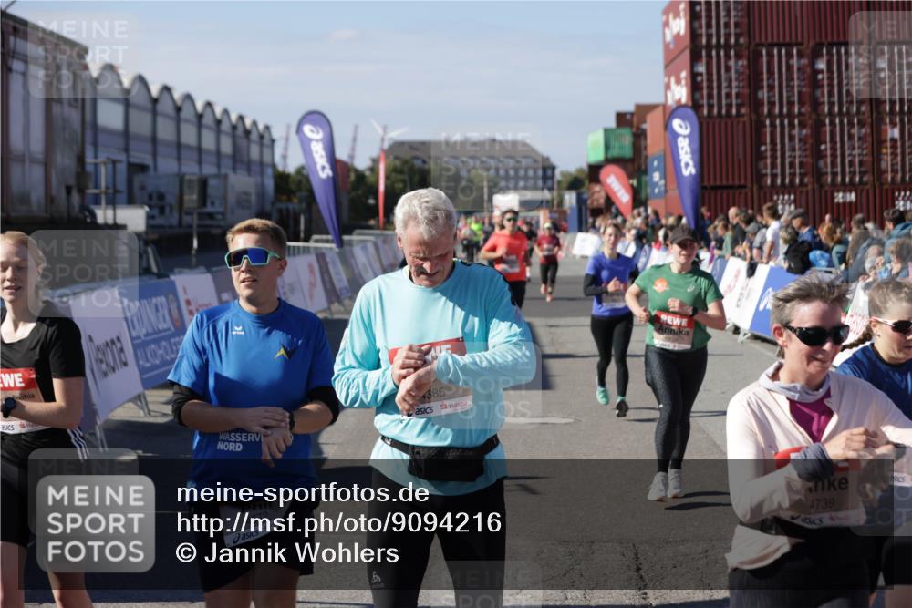 03.10.2025 - Köhlbrandbrückenlauf Jannik Wohlers http://msf.ph/oto/9094216 03.10.2025 13:20:29 Ziel 4269, 4385, 4570, 4571, 4591, 4672, 4739, 4790, 4859, 5082, 5144, 5160, 5208, 5543, 5631, 5790, 6035 meine-sportfotos.de