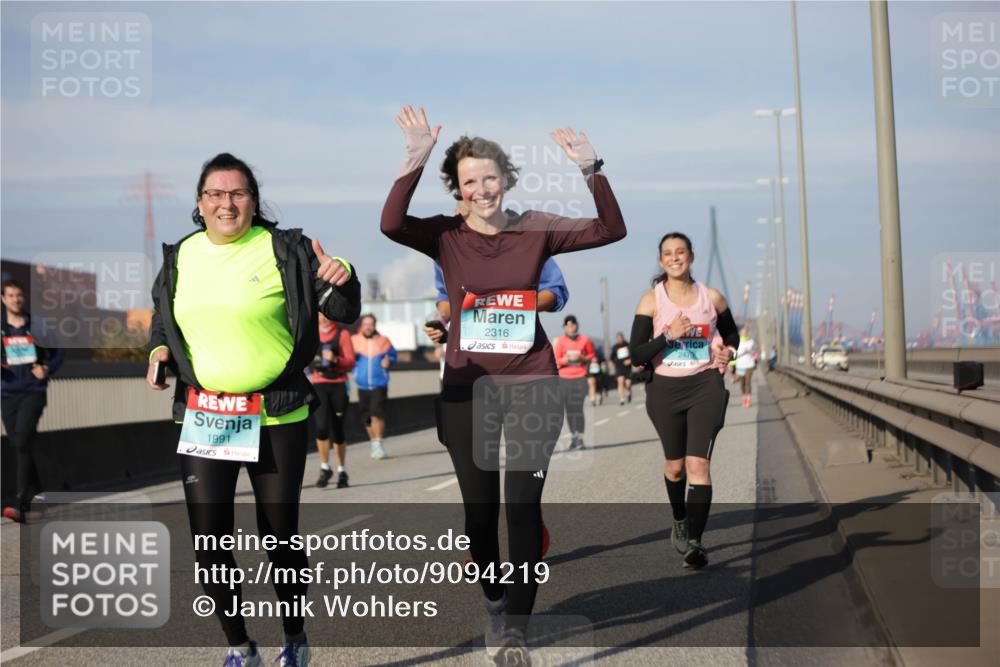 03.10.2025 - Köhlbrandbrückenlauf Jannik Wohlers http://msf.ph/oto/9094219 03.10.2025 10:12:40 Position 3 1991, 2316, 2470 meine-sportfotos.de